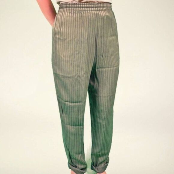 CLEARANCE! Green Weathervane Cropped Pants Junior’s 3 EUC - Picture 3 of 6